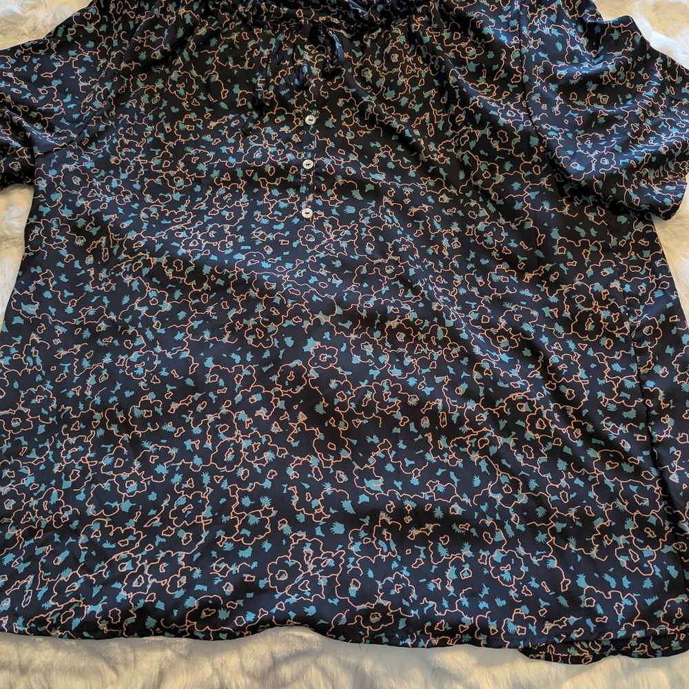 Chic Floral Women's Blouse - Black and Blue
